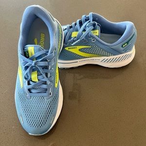 Brooks women’s Adrenaline GTS 22 running shoes  - worn indoors.